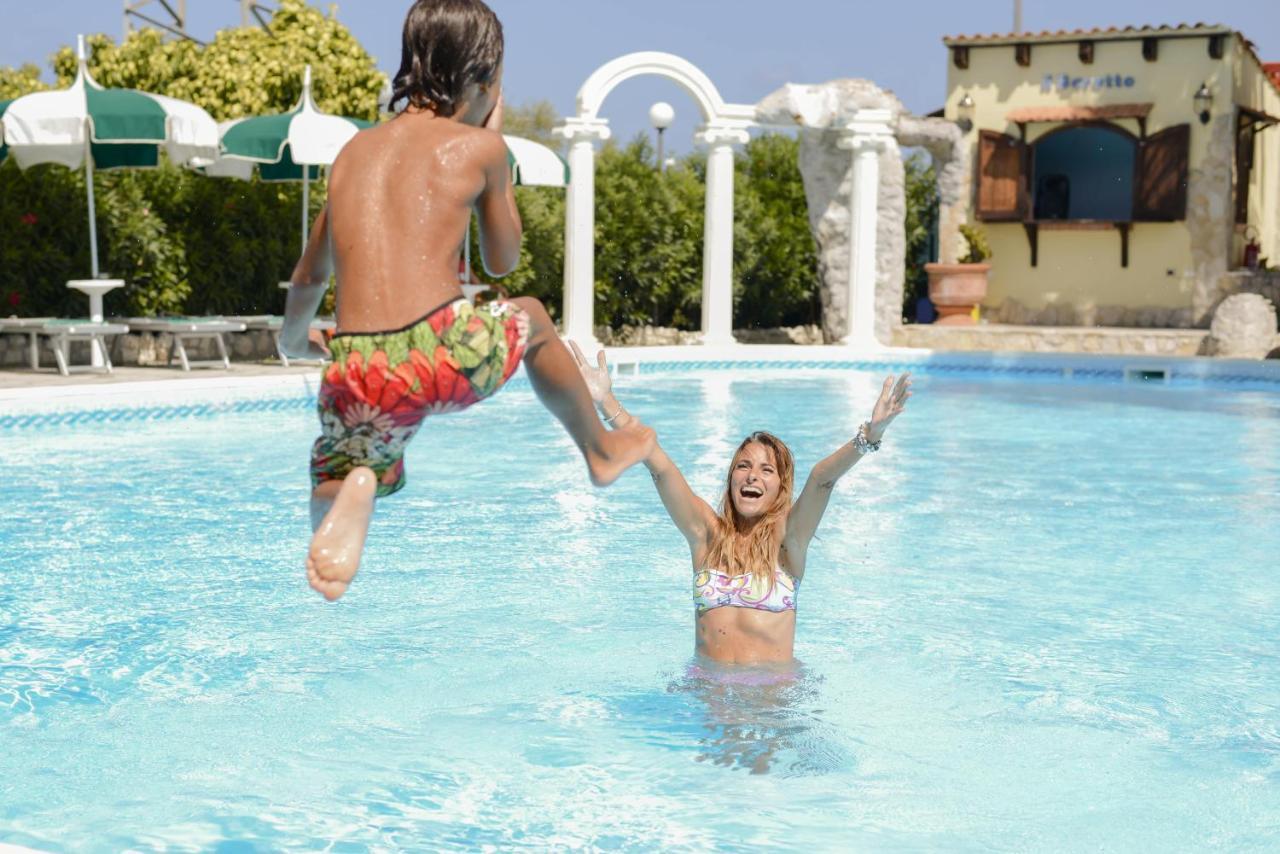 Villaggio Club Degli Ulivi Vieste Esterno foto