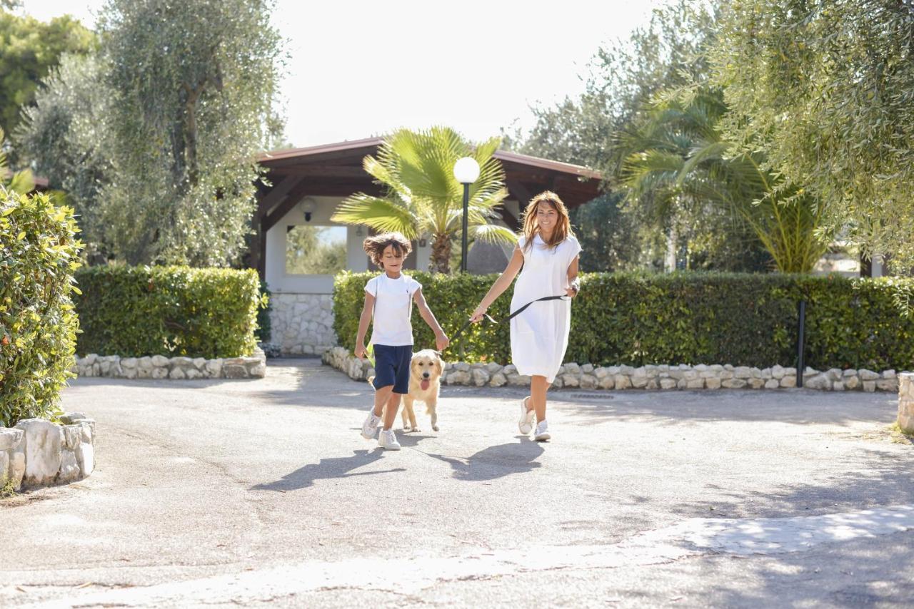 Villaggio Club Degli Ulivi Vieste Esterno foto