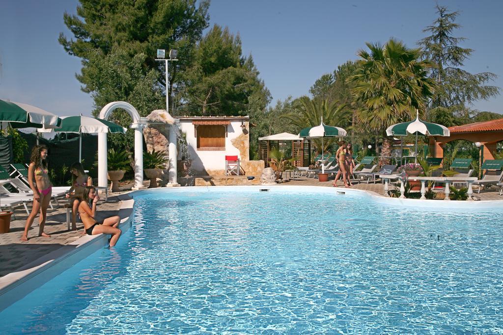 Villaggio Club Degli Ulivi Vieste Esterno foto